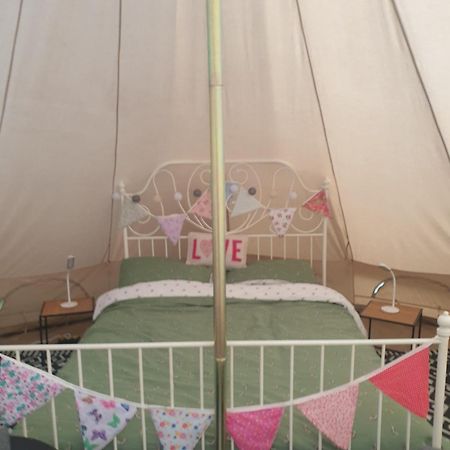 Wildberry Glamping Hotel Orgeres-la-Roche Bagian luar foto