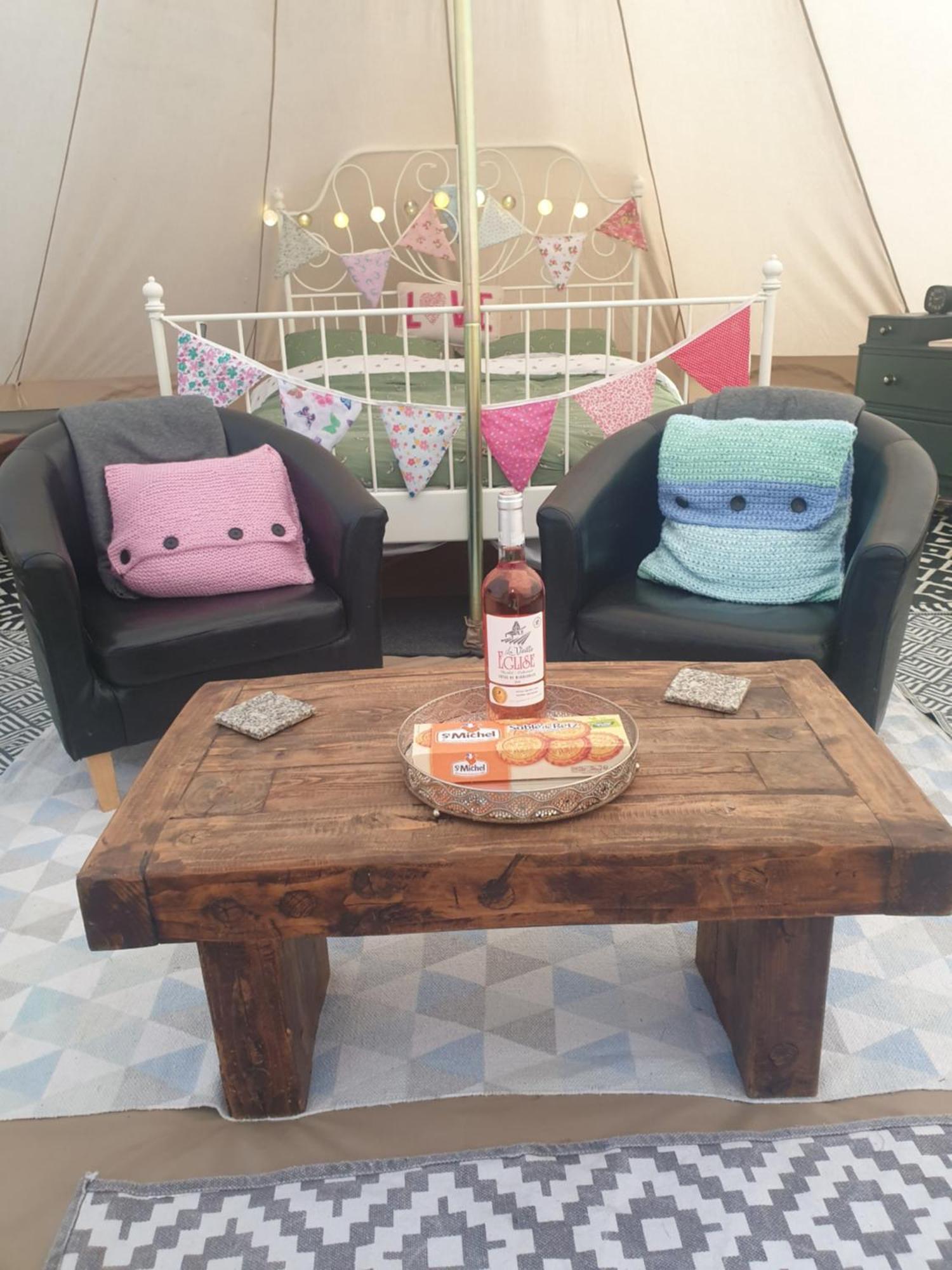 Wildberry Glamping Hotel Orgeres-la-Roche Bagian luar foto